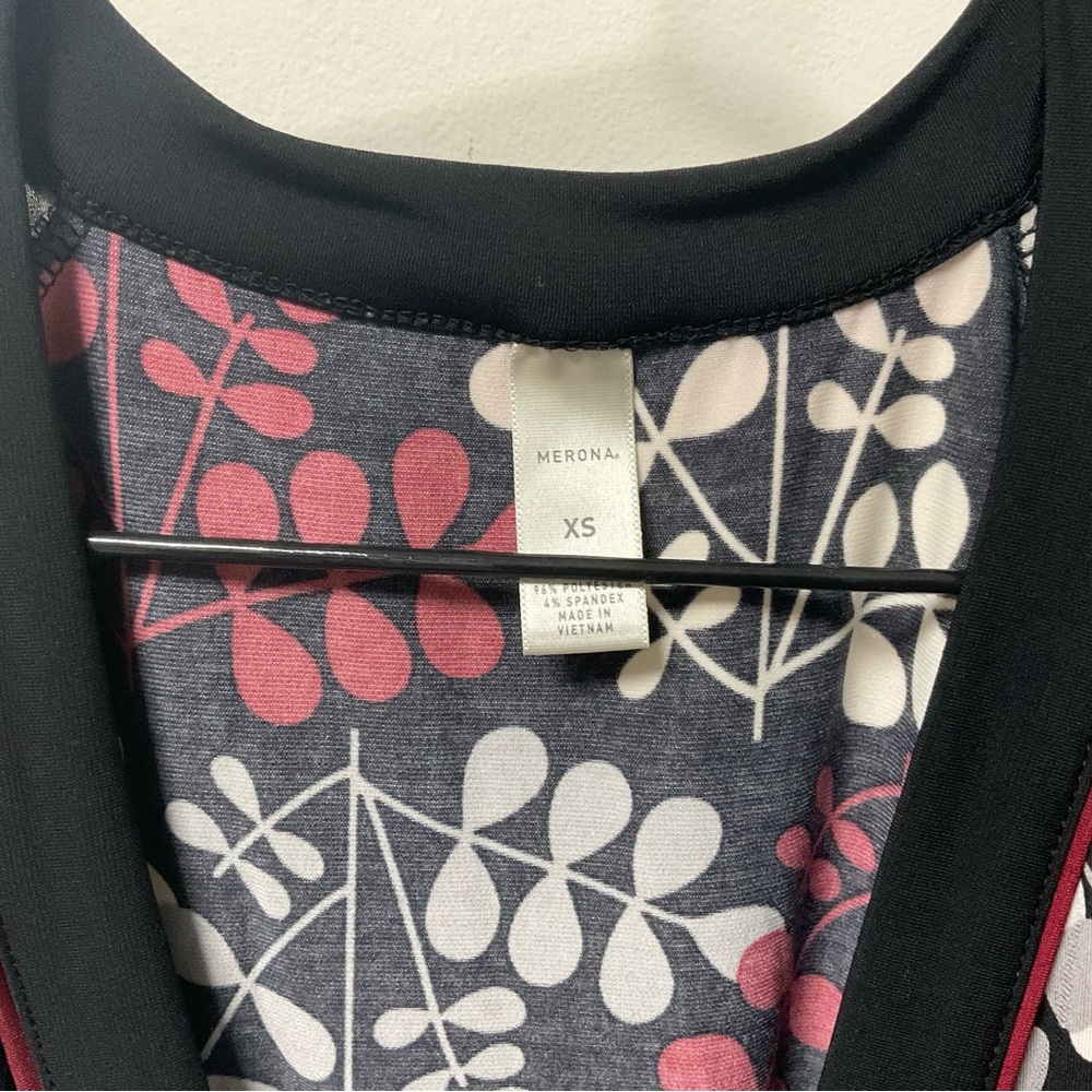 Pretty Merona Cranberry Grey & White Leaf Design On Black Cool Comfort Top! - Picture 10 of 13